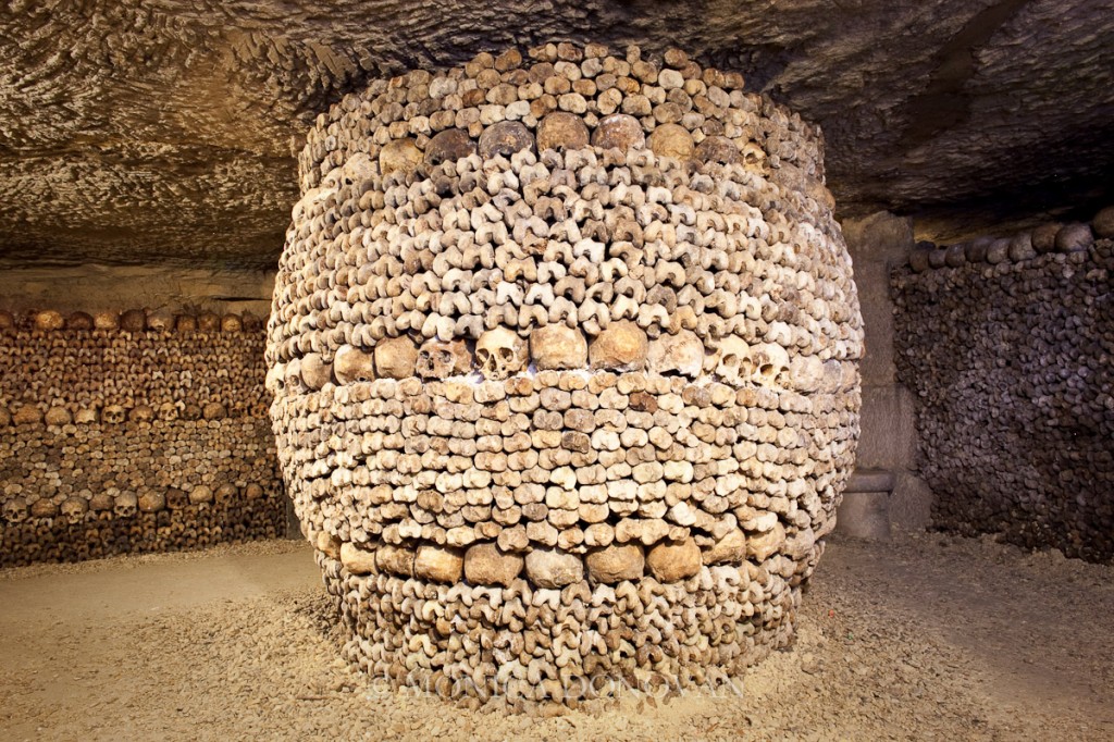 burlington-vermont-photographer-monica-donovan-paris-france-catacombs-bones-skulls-burial-grave